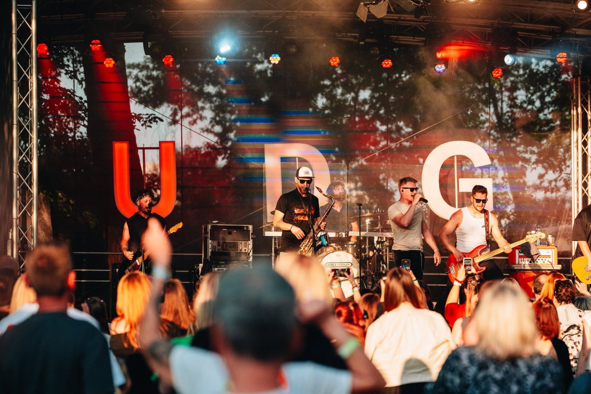 UDG a Fast Food Orchestra vyráží společně na podzimní tour Na jedný vlně 2026