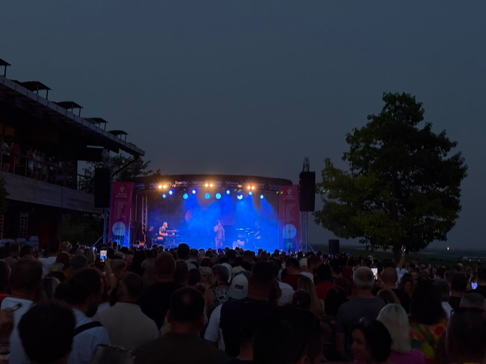 Tros Discotequos zazářili na Sonberku. Hudba na vinicích nabídla dva výjimečné letní večery