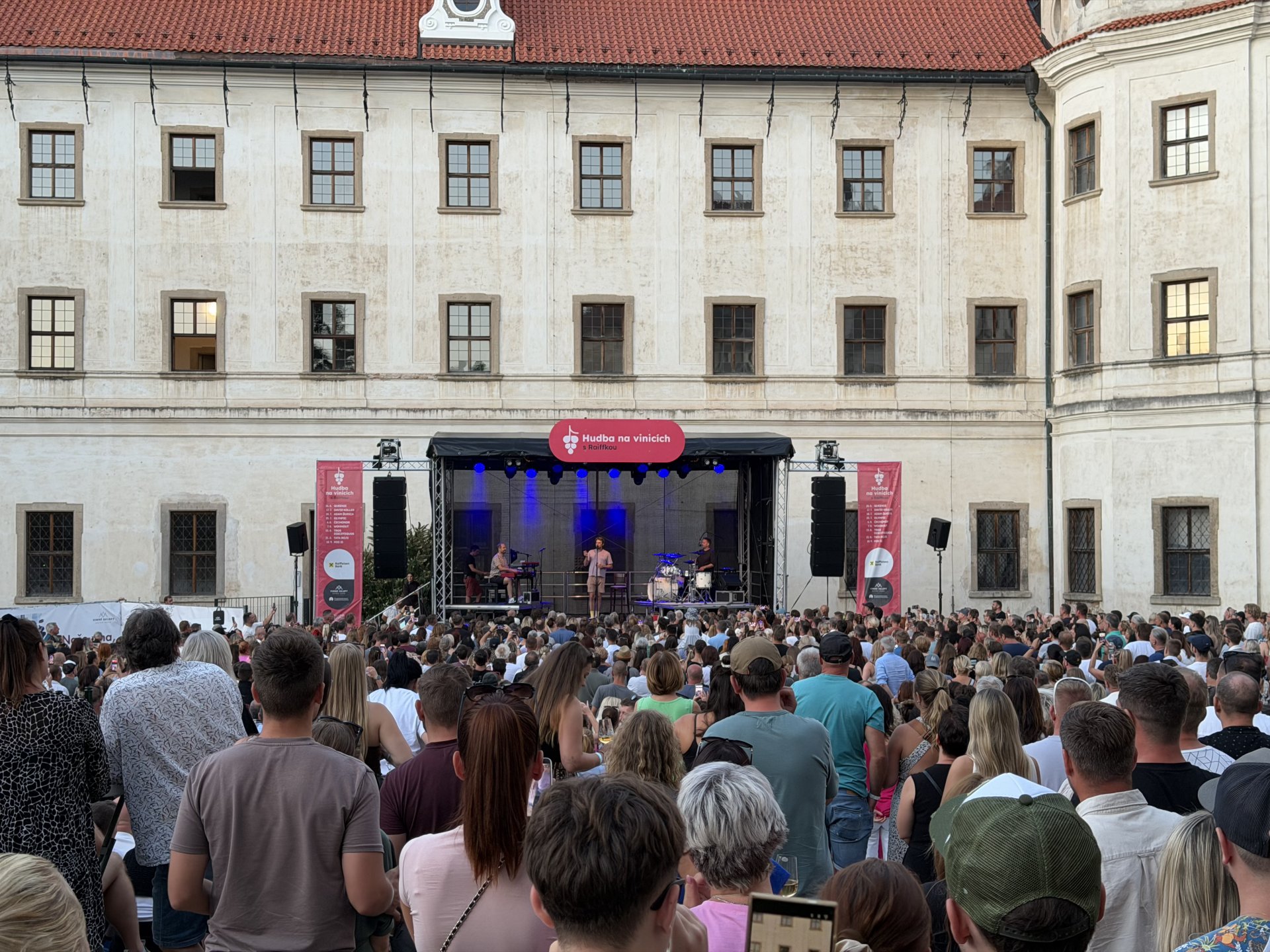 Vyprodaná Kutná Hora patřila Tros Discotequos. Prachař, Dyk a Maxián znovu předvedli neskutečnou show