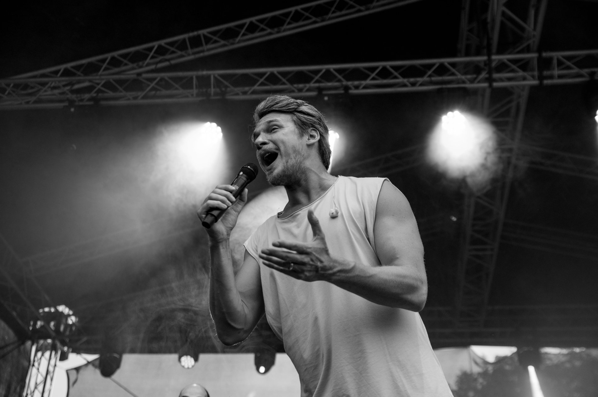 Vojtěch Dyk roztančil svůj svět. Melódie je nakažlivou oslavou pohybu, radosti a lidí kolem nás