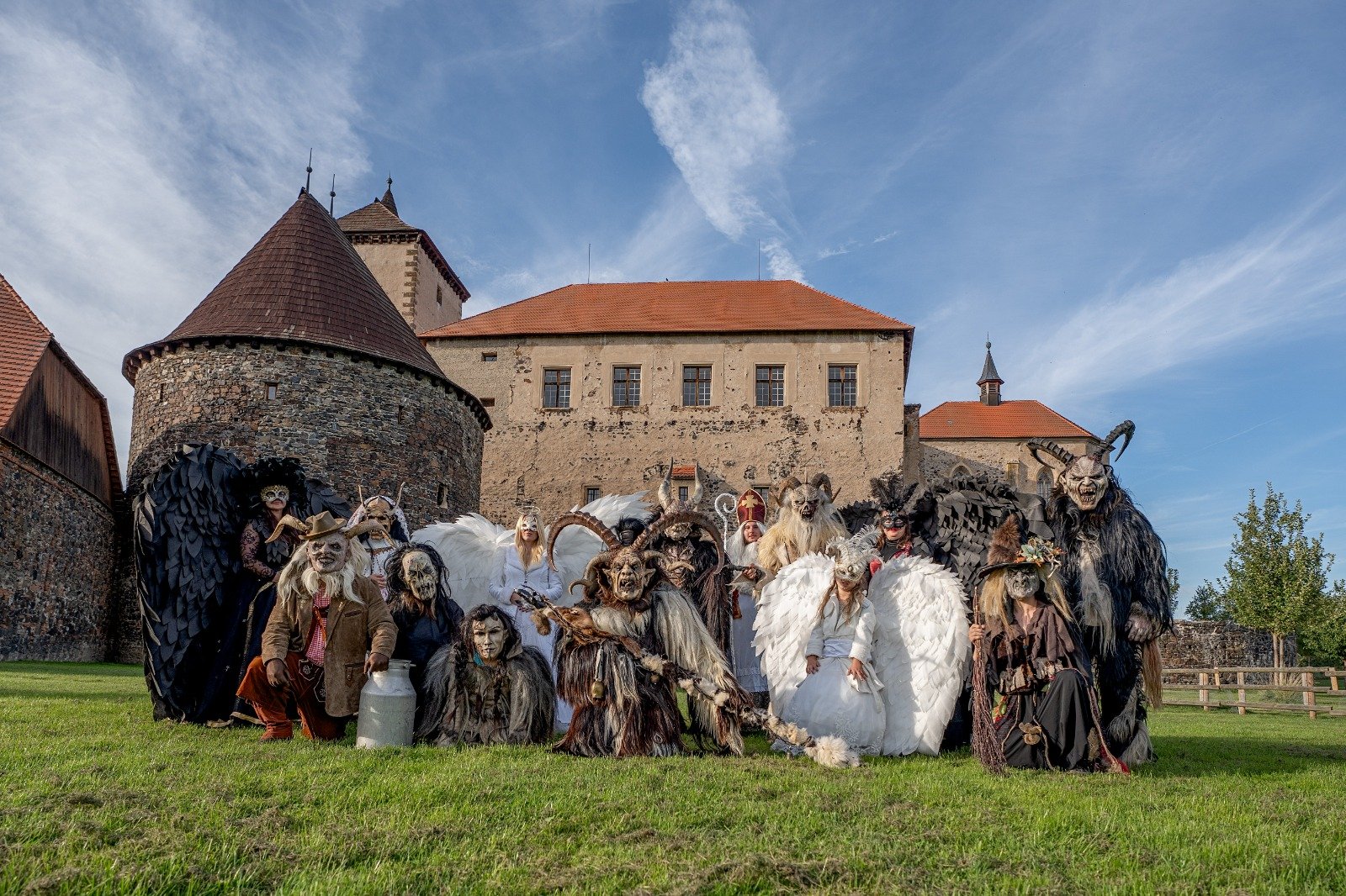 Peklo se vrací na hrad Švihov! Třetí ročník Krampus Show nabídne děsivé masky, oheň i bubenickou show