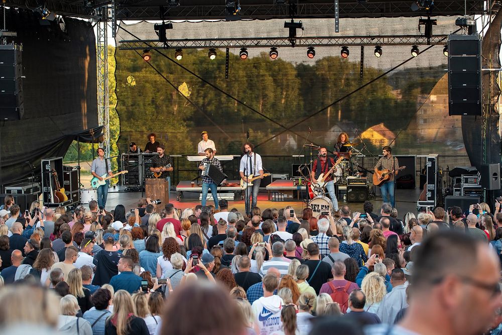 Open-air koncert s plným hledištěm